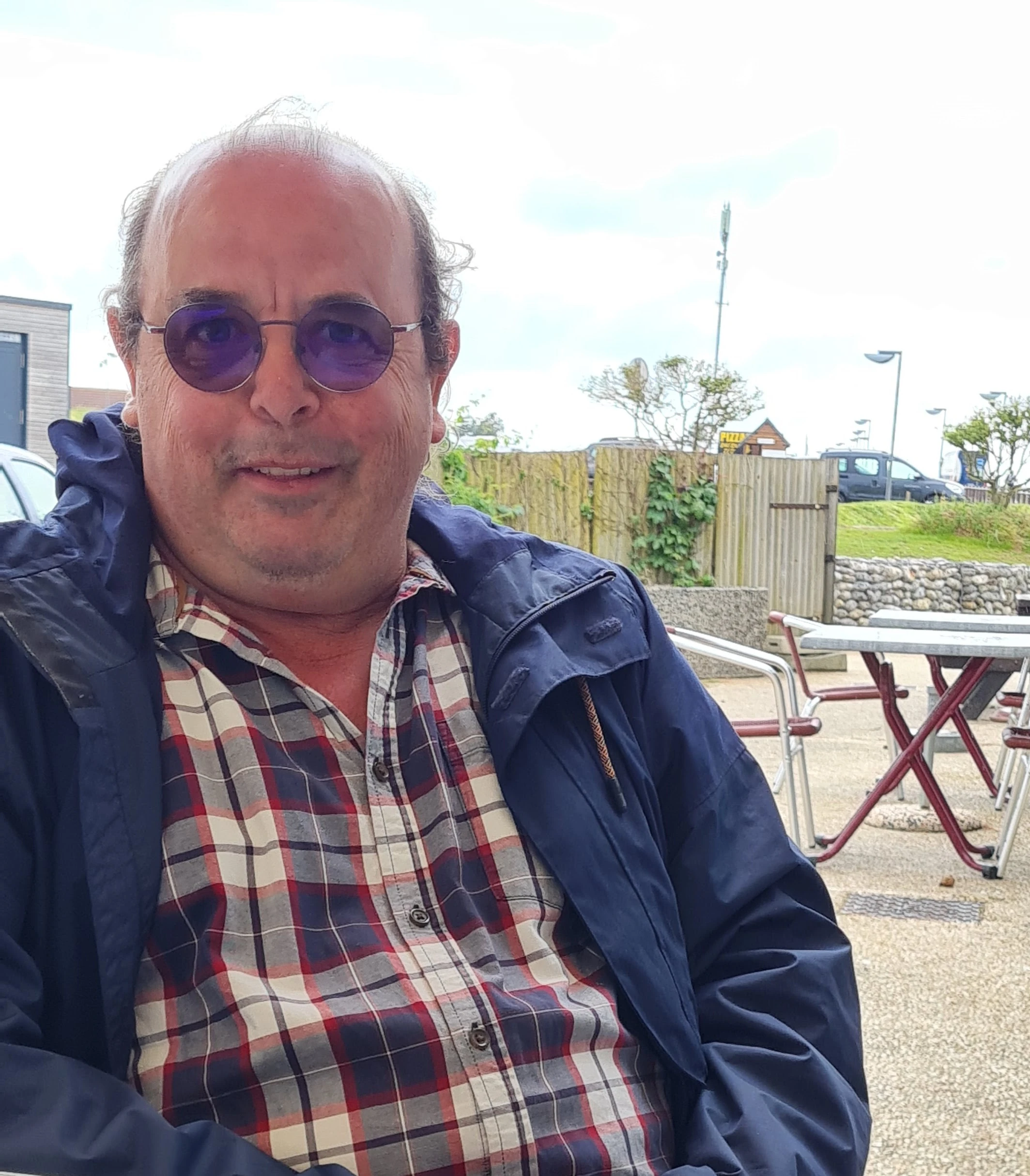 portrait de bruno lebourg en extérieur